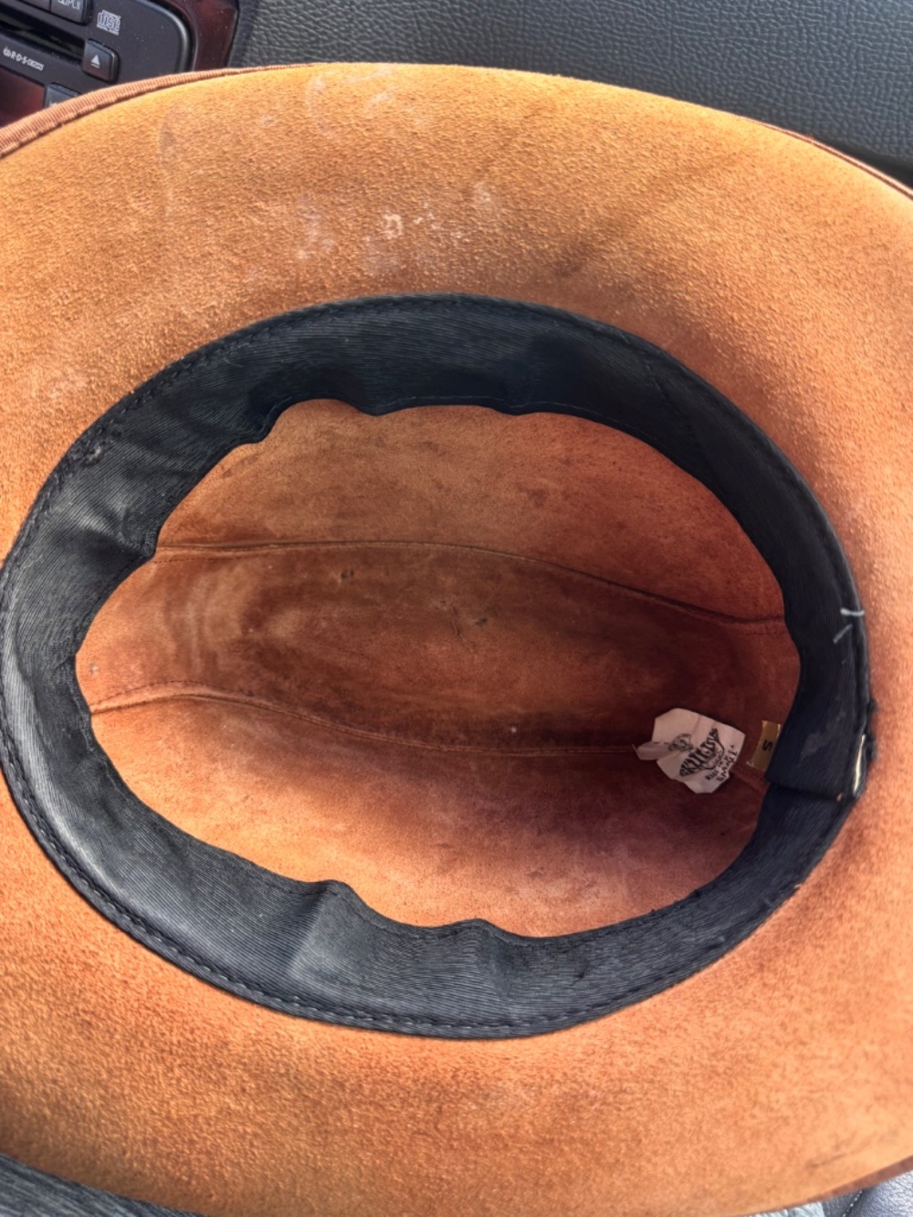 Henschel Western-style hat appears to be a suede leather model - Picture 4 of 8